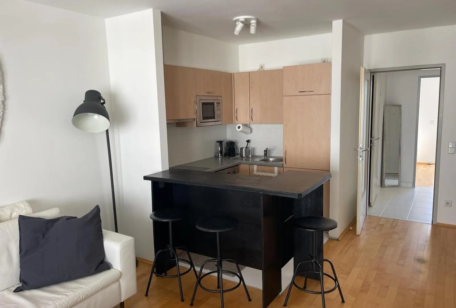 Traumwohnung Mit Balkon Im 17 Bezirk Vienna 0*,