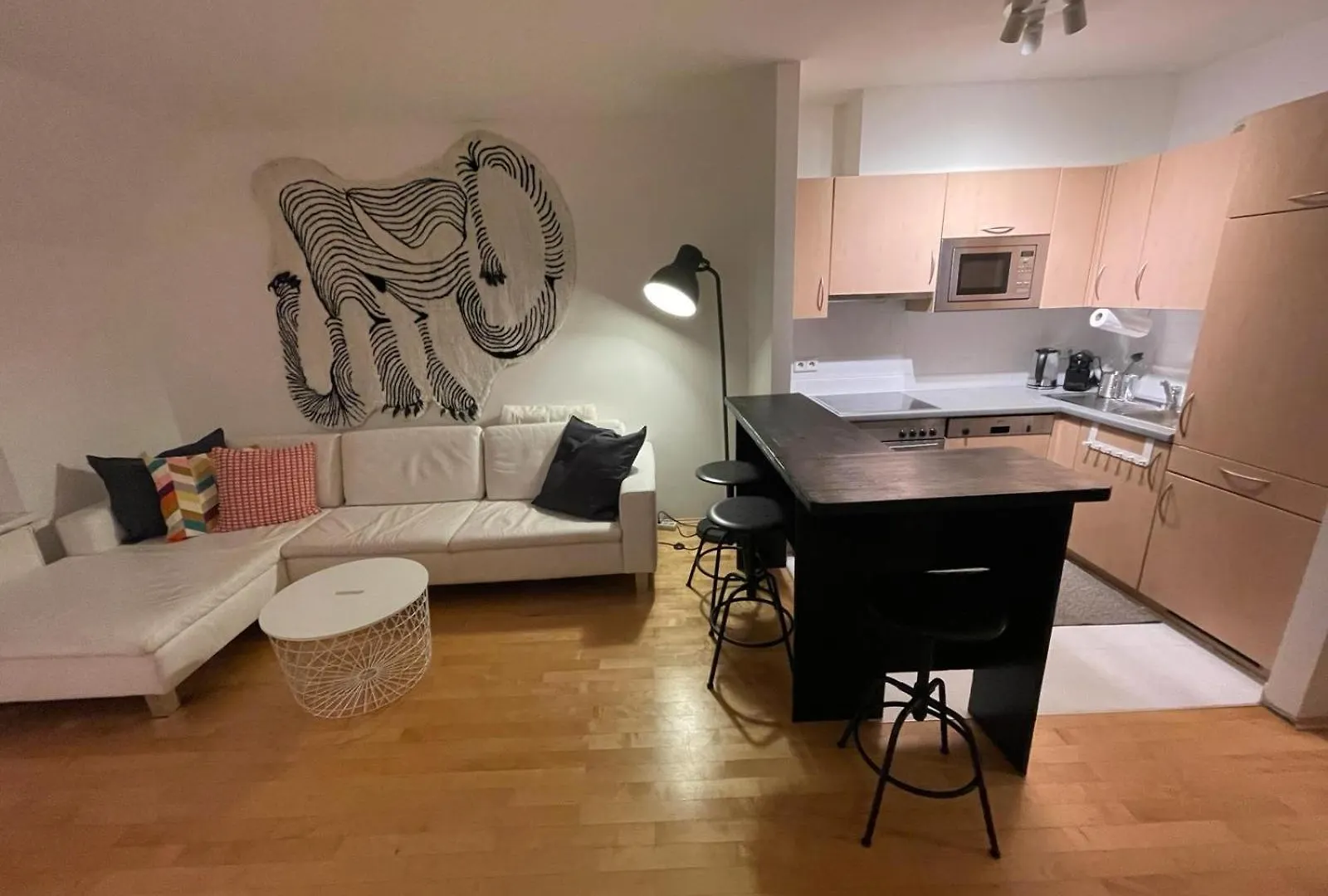Apartment Traumwohnung Mit Balkon Im 17 Bezirk Vienna Austria