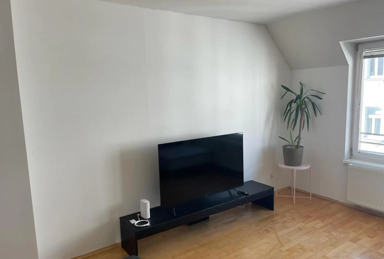 Traumwohnung Mit Balkon Im 17 Bezirk Vienna