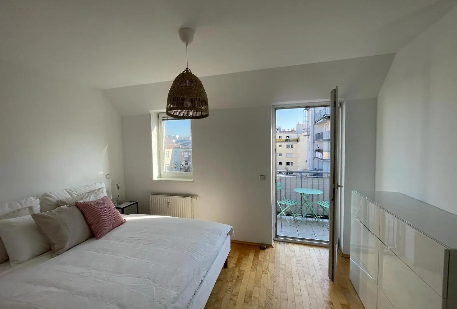 Traumwohnung Mit Balkon Im 17 Bezirk Vienna Austria